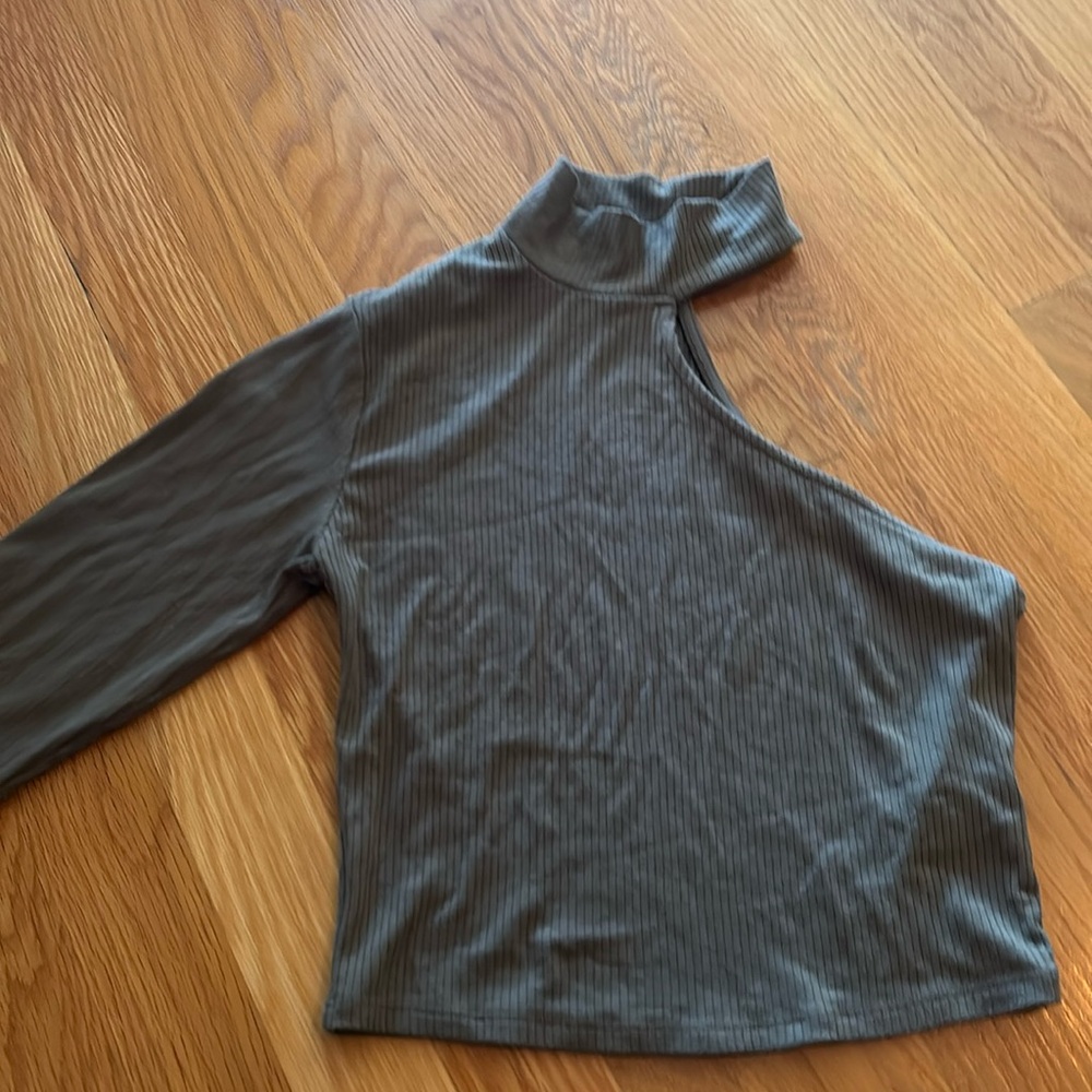 Garage one shoulder top